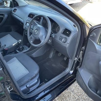 Clean driver area in a car interior